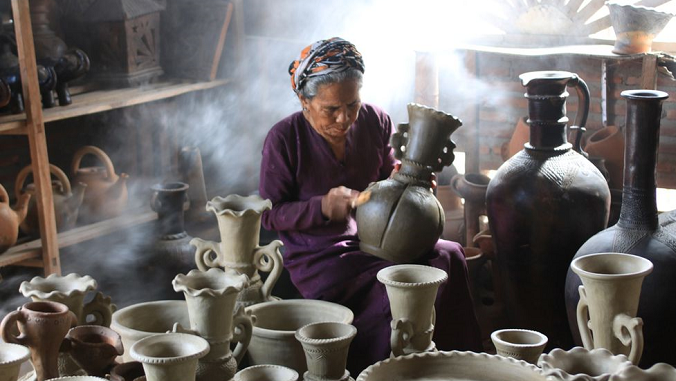 Các sản phẩm đồ gốm làm ra chủ yếu là đồ gia dụng như trã, nồi, ấm, hỏa lò, khuôn bánh xèo, chum lớn, chậu. (Nguồn ảnh: theki.vn)